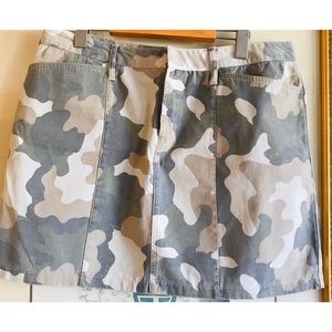 🌟Old Navy Camo Skirt